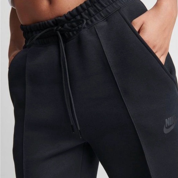 Women’s Nike tech joggers size small - Picture 2 of 5